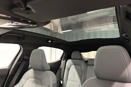 sininen Polestar 2 2024 kuva 29.