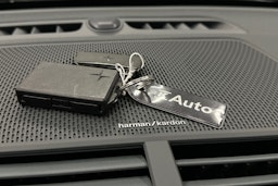 sininen Polestar 2 2024 kuva 30.