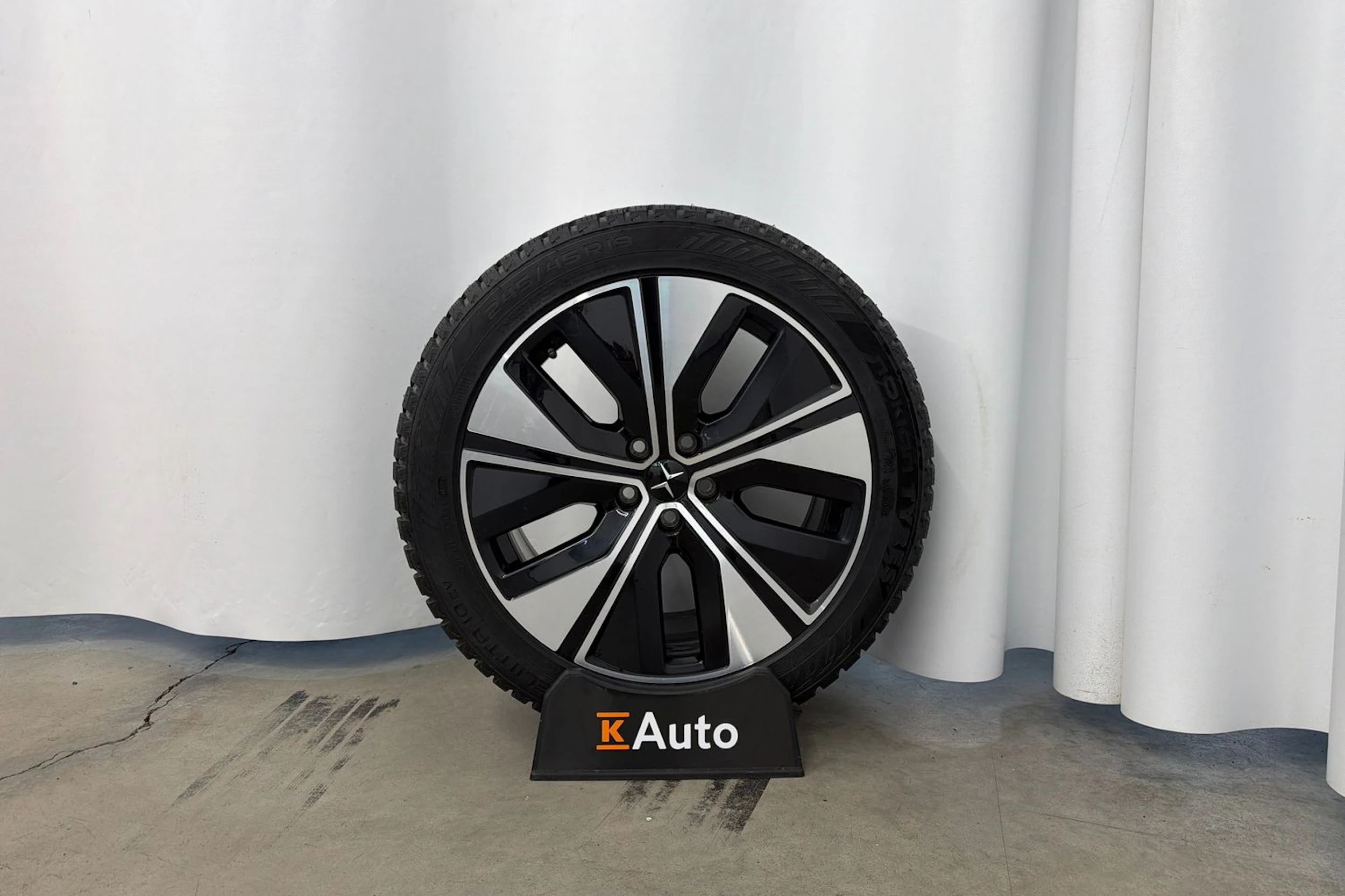 met. harmaa Polestar 2 2024 kuva 11.
