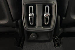 met. harmaa Polestar 2 2024 kuva 17.