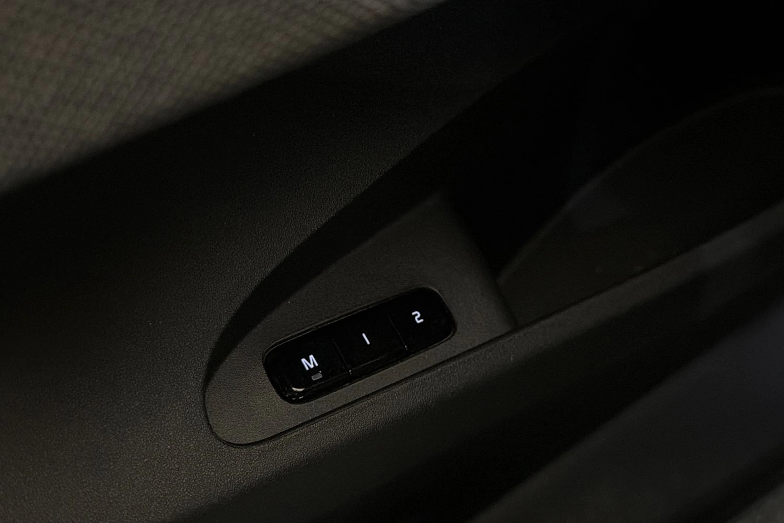met. harmaa Polestar 2 2024 kuva 20.