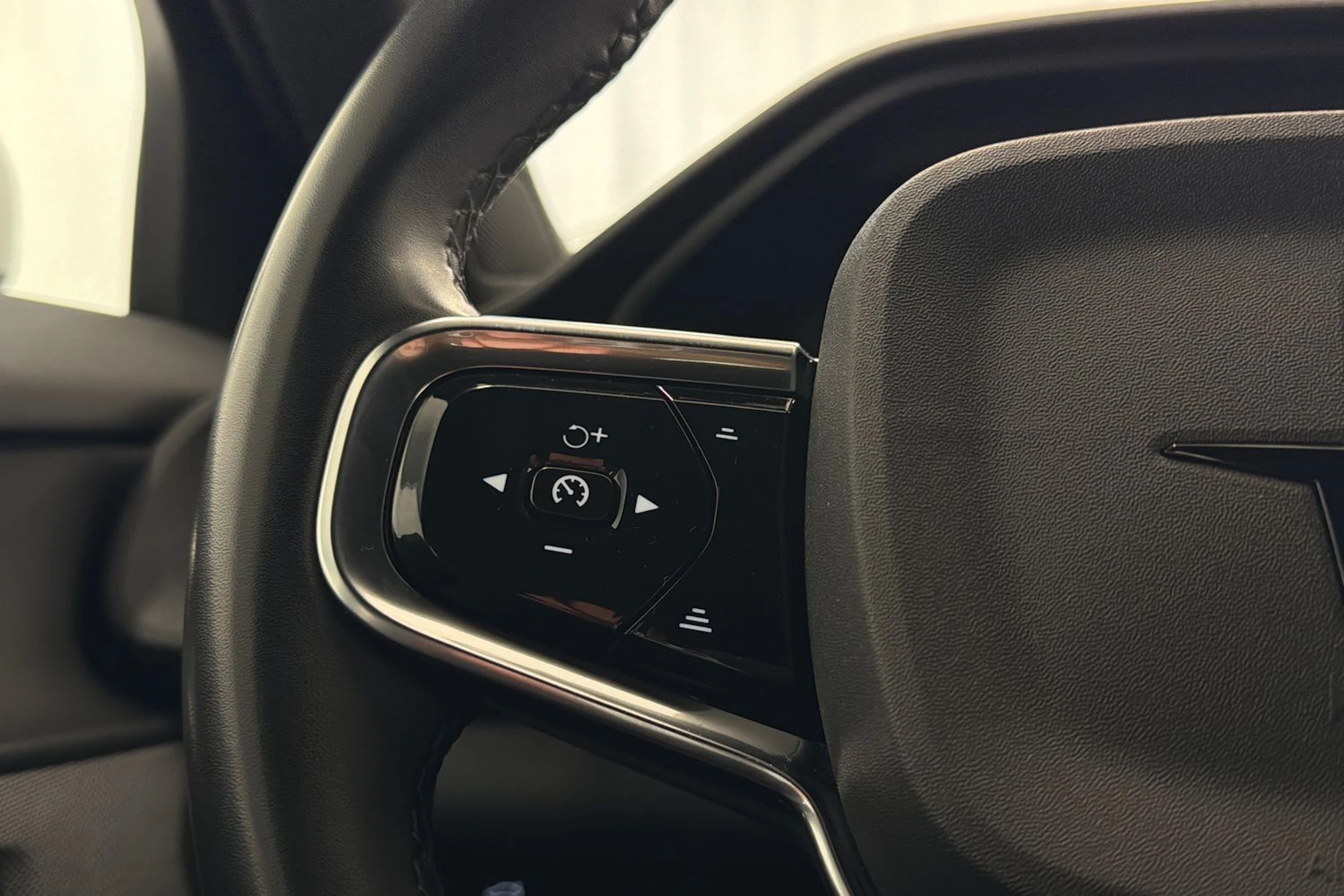 met. harmaa Polestar 2 2024 kuva 21.