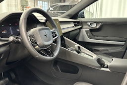 sininen Polestar 2 2024 kuva 7.