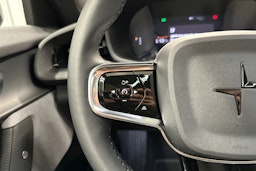 sininen Polestar 2 2024 kuva 14.
