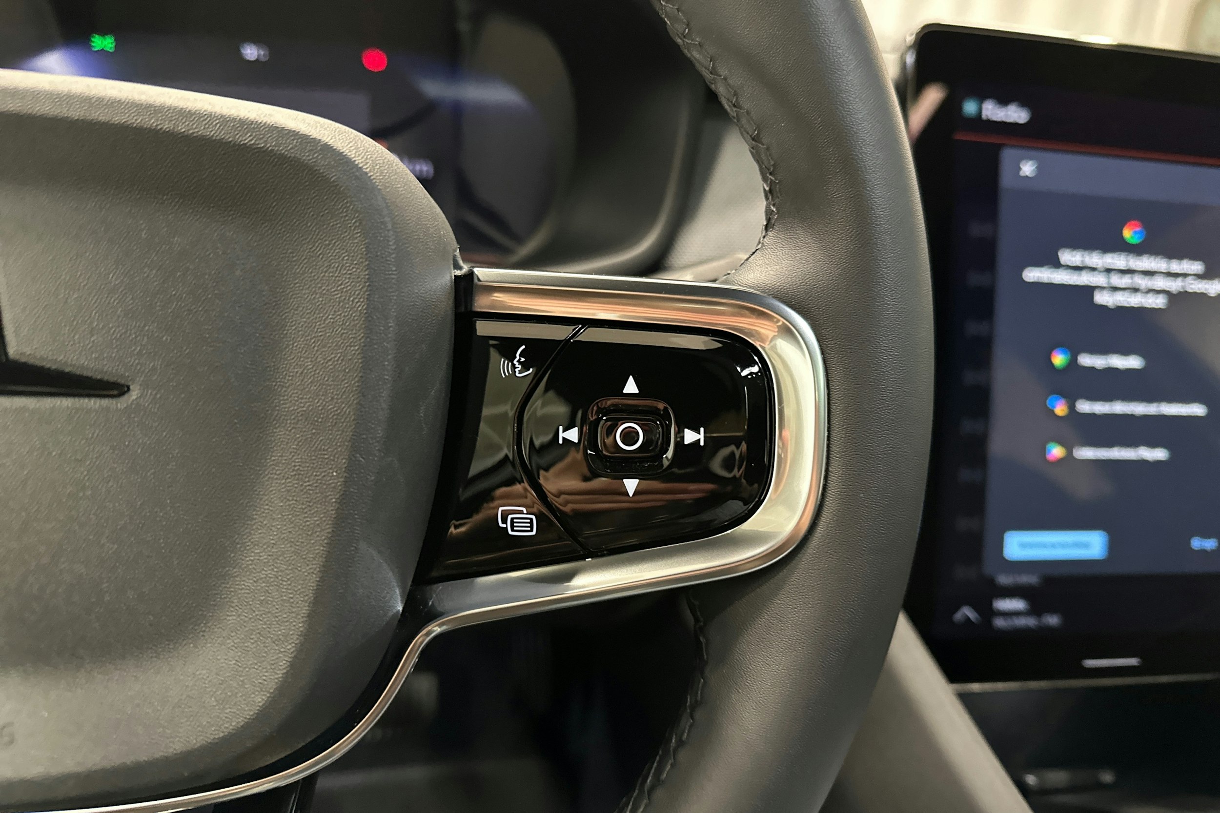 sininen Polestar 2 2024 kuva 15.