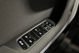 sininen Polestar 2 2024 kuva 17.