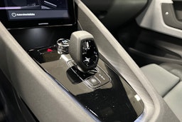 sininen Polestar 2 2024 kuva 25.