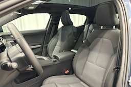 sininen Polestar 2 2024 kuva 26.