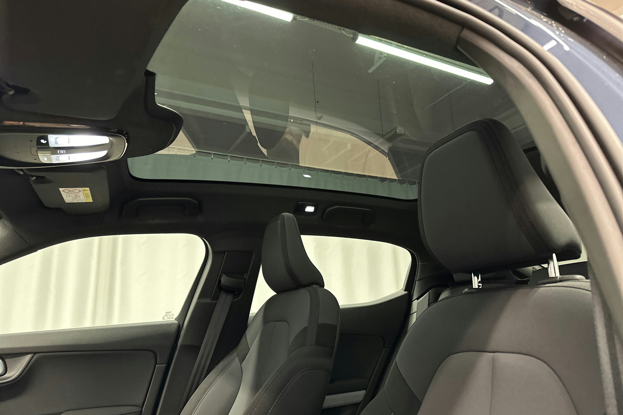 sininen Polestar 2 2024 kuva 28.