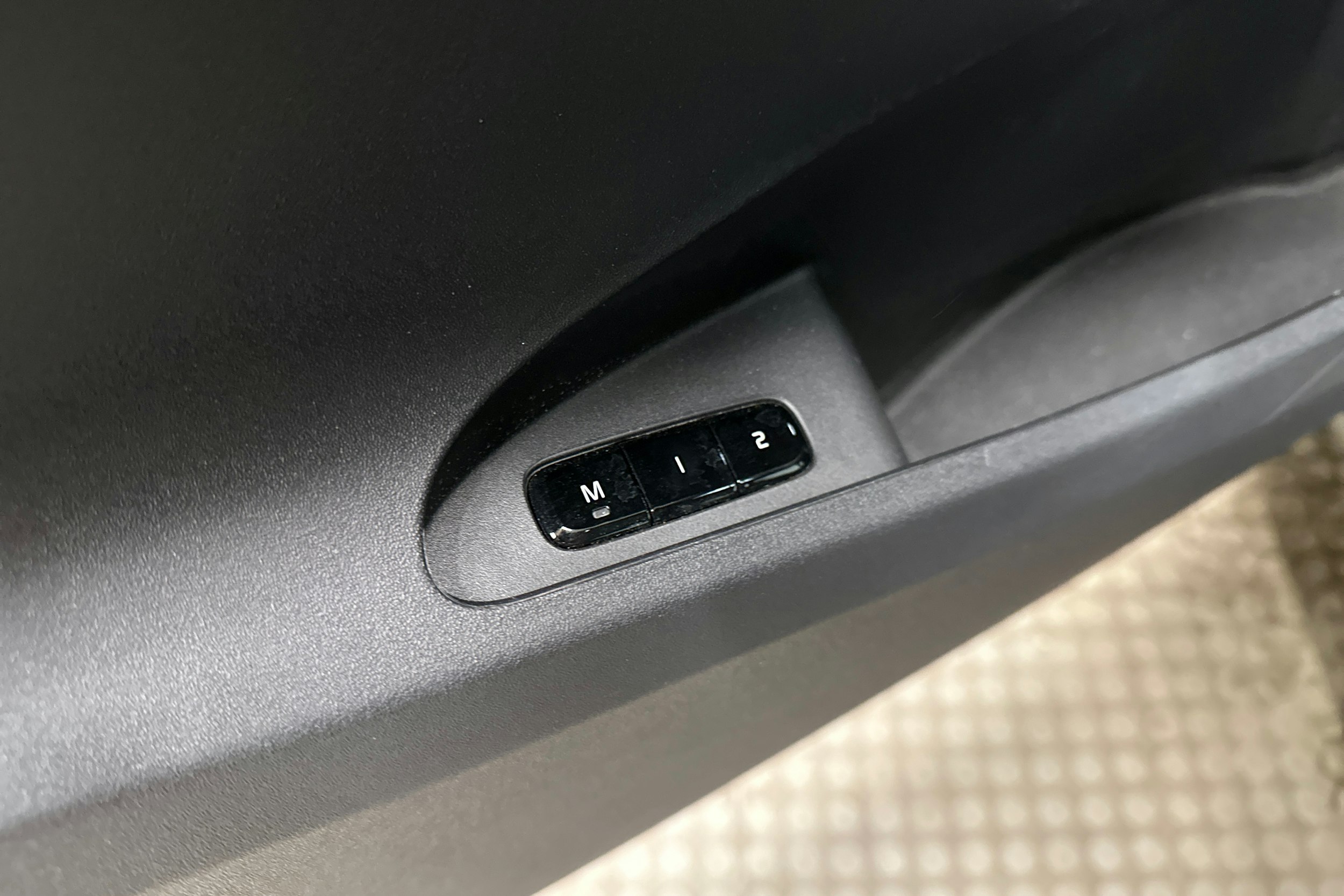 sininen Polestar 2 2024 kuva 29.