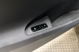 sininen Polestar 2 2024 kuva 29.