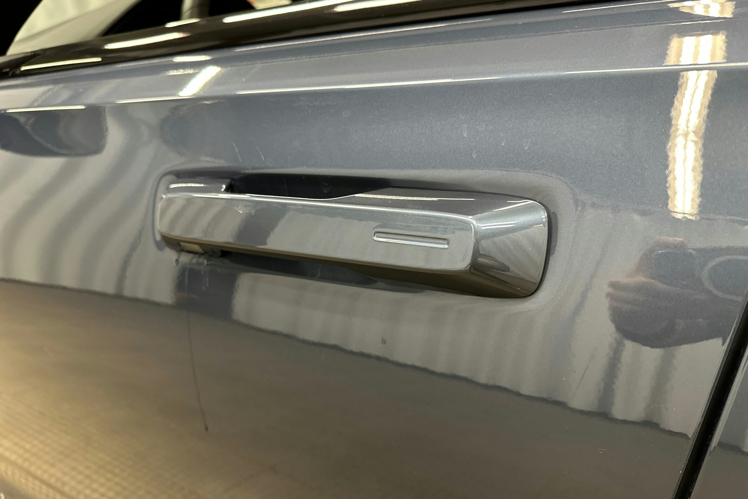 sininen Polestar 2 2024 kuva 32.