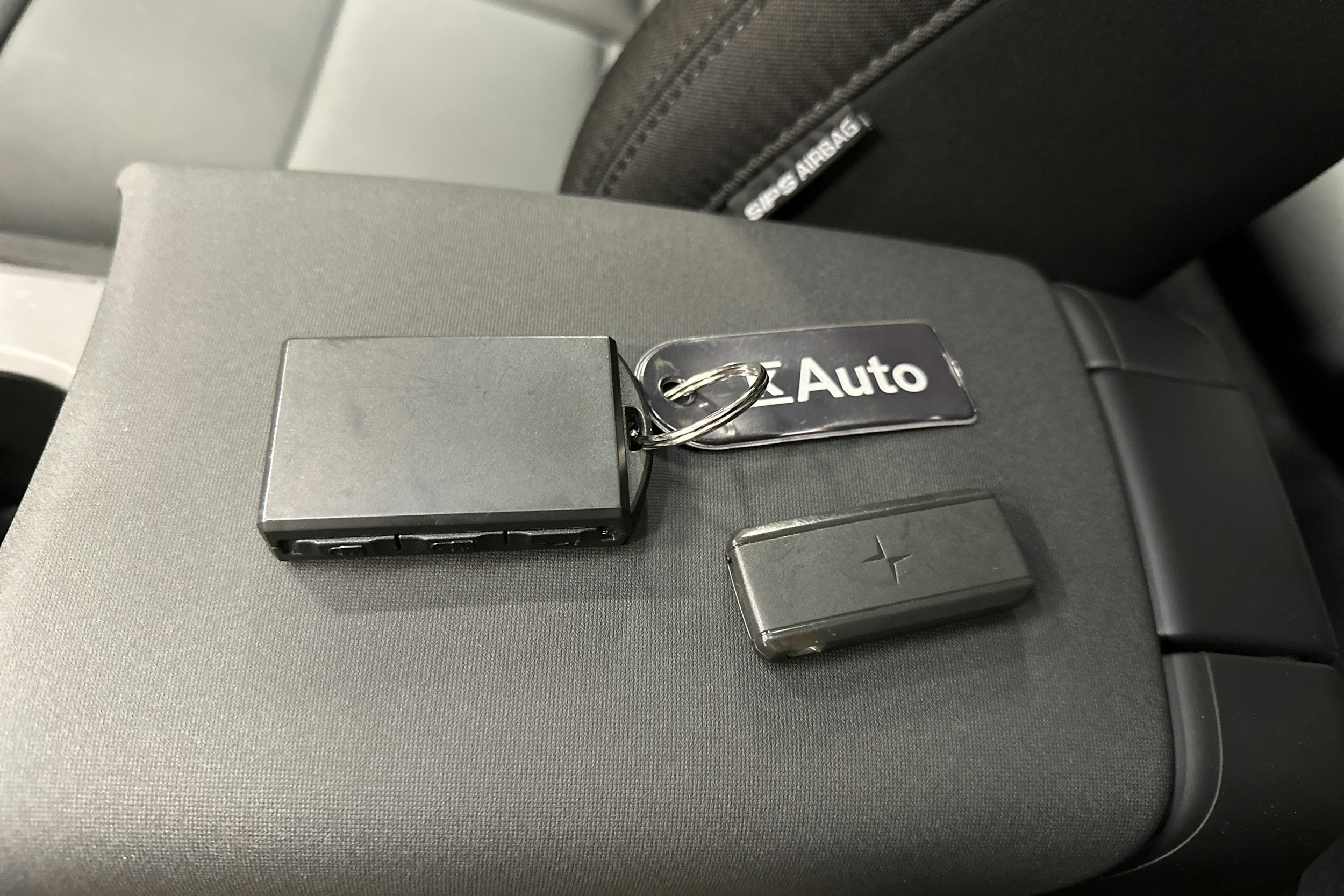 sininen Polestar 2 2024 kuva 33.