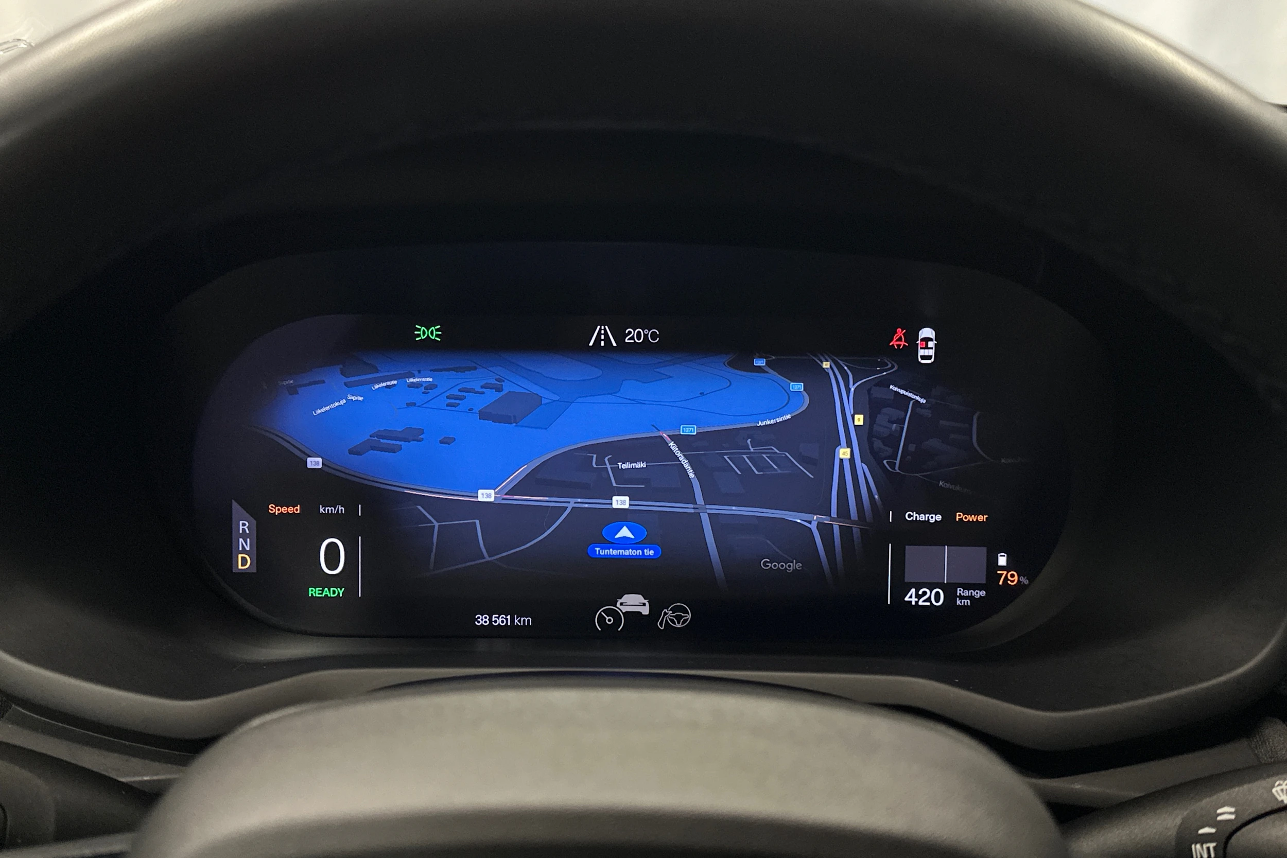 harmaa Polestar 2 2024 kuva 17.