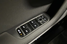 harmaa Polestar 2 2024 kuva 18.