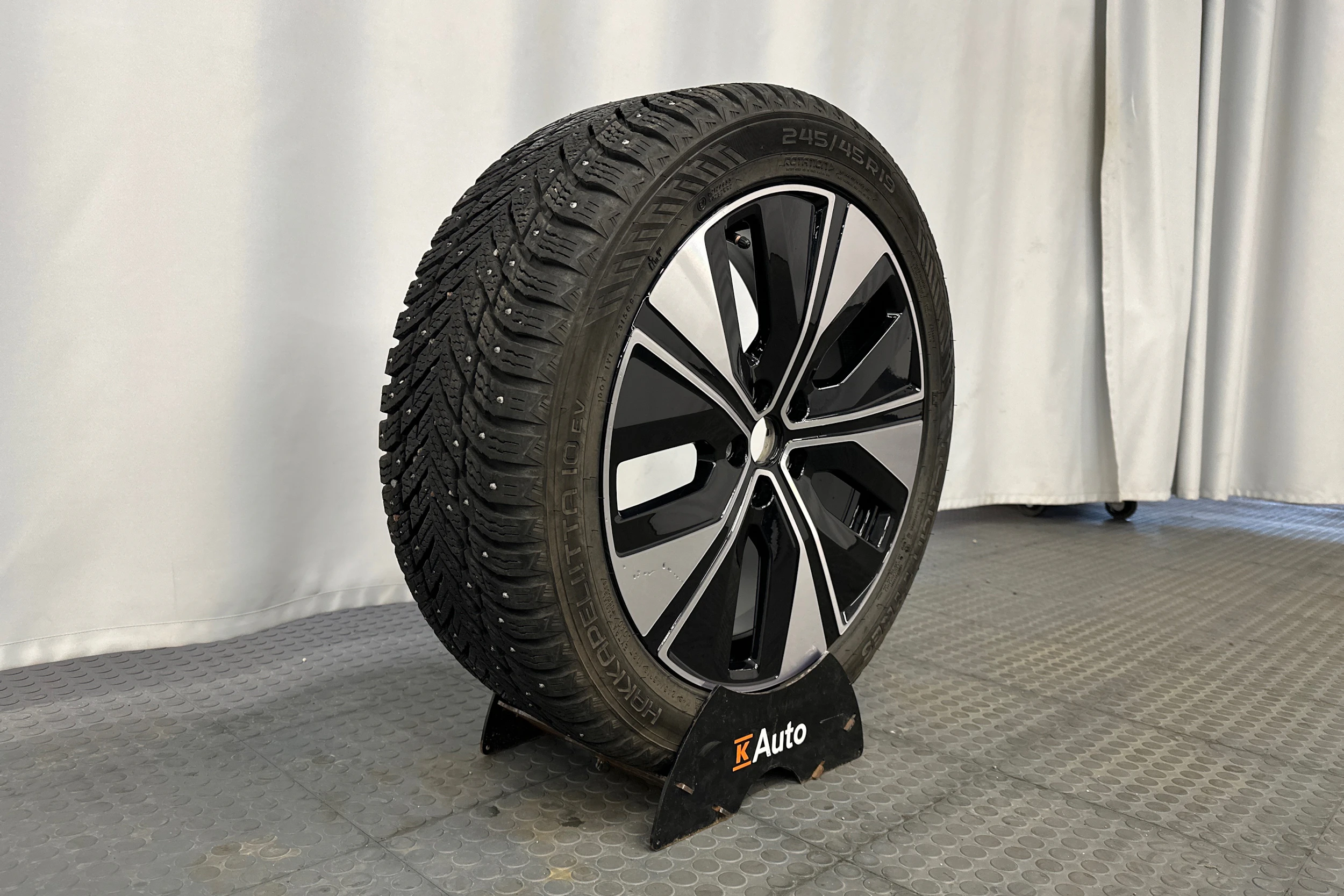 musta Polestar 2 2024 kuva 13.