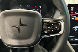 musta Polestar 2 2024 kuva 16.