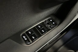 musta Polestar 2 2024 kuva 18.