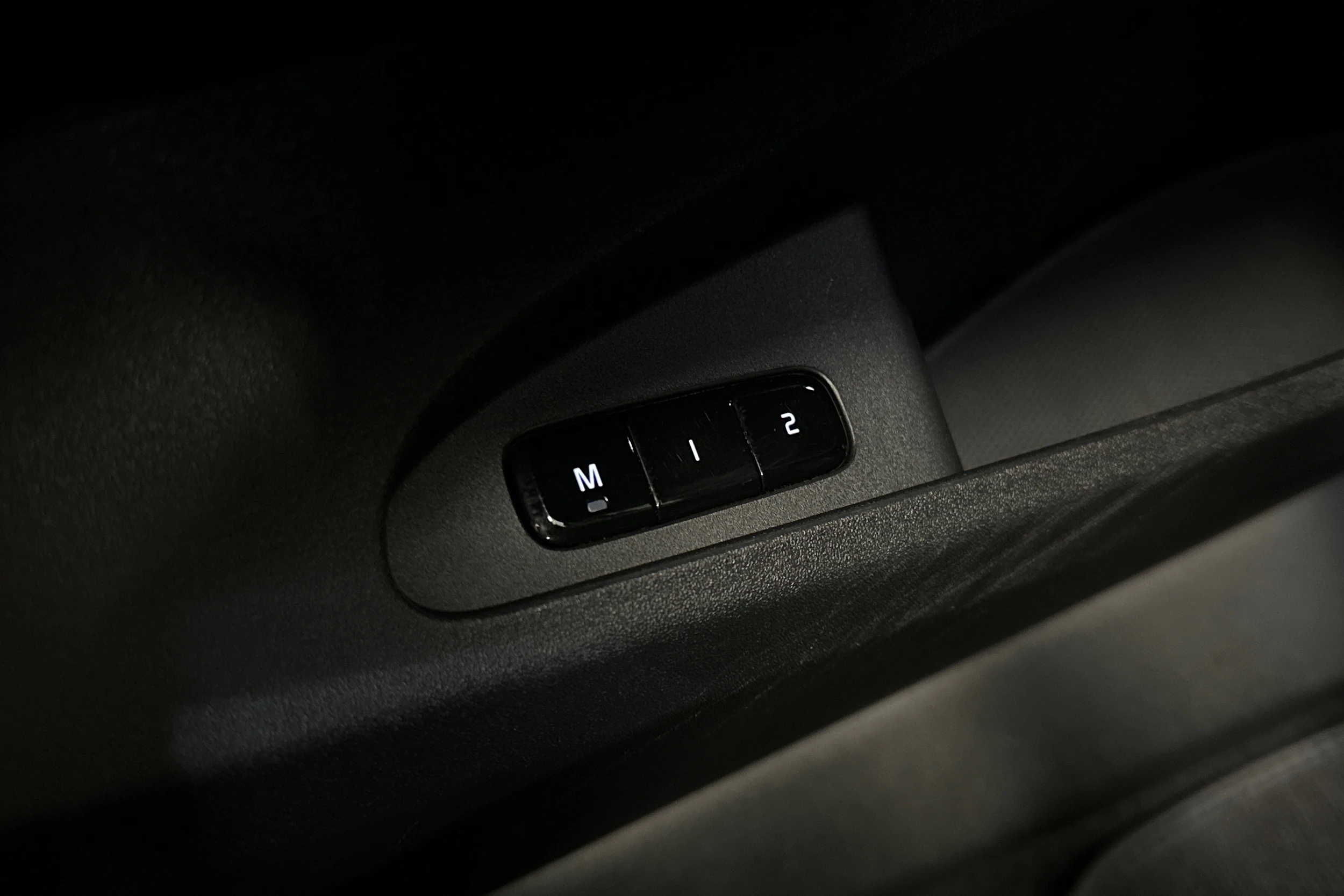 musta Polestar 2 2024 kuva 19.