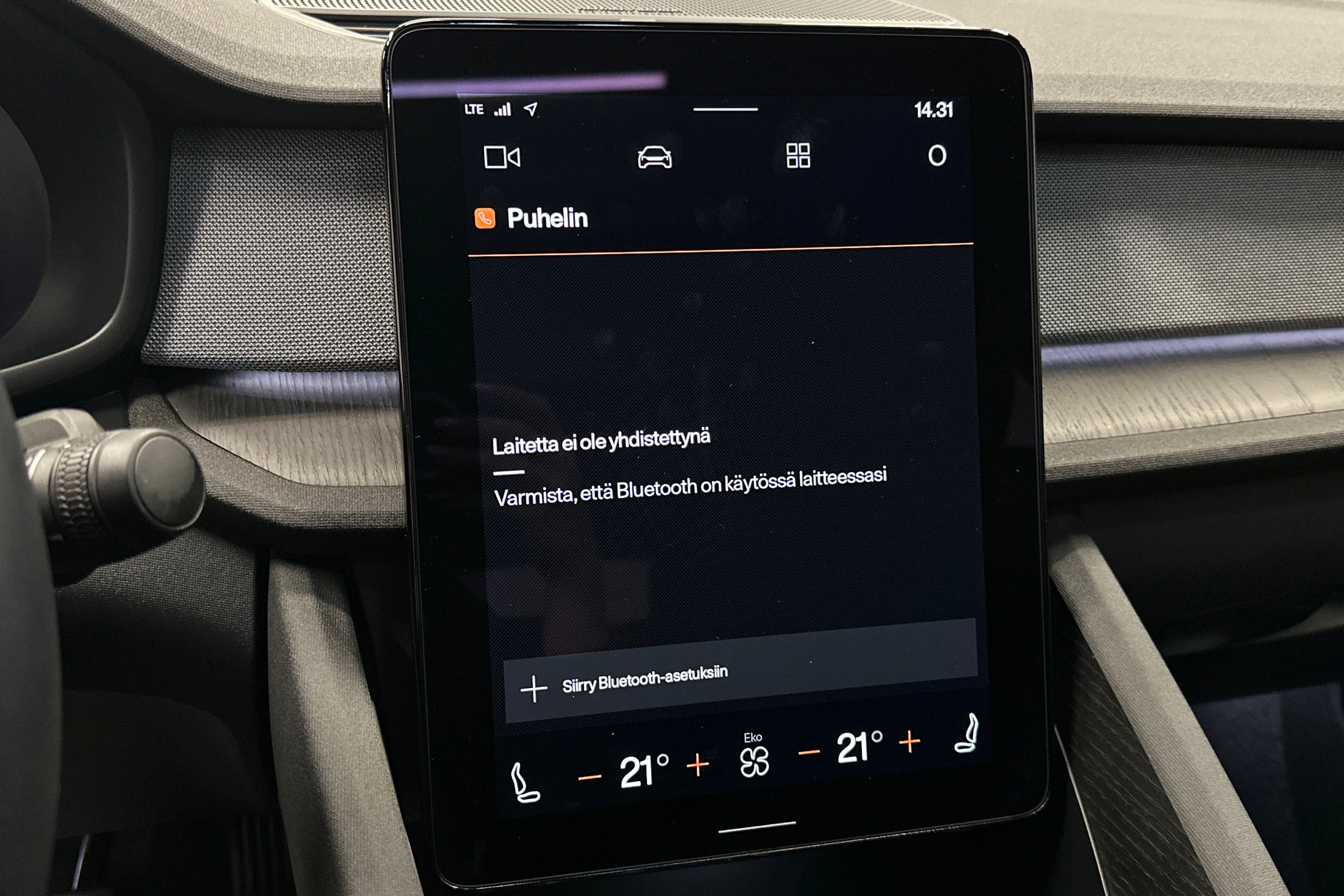 musta Polestar 2 2024 kuva 27.