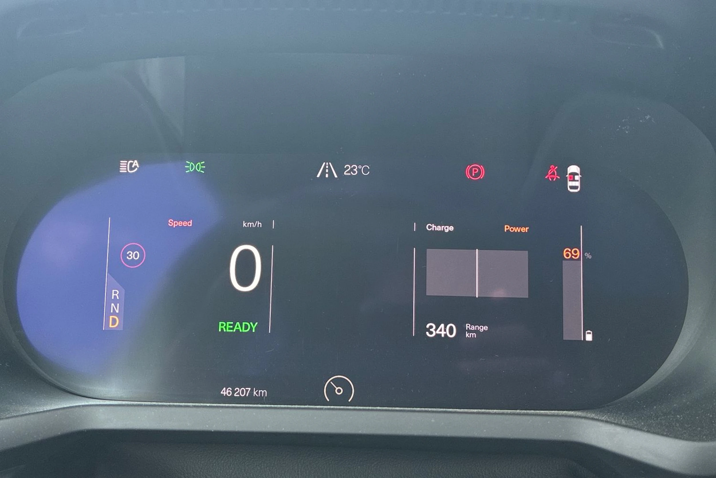 harmaa Polestar 2 2024 kuva 5.