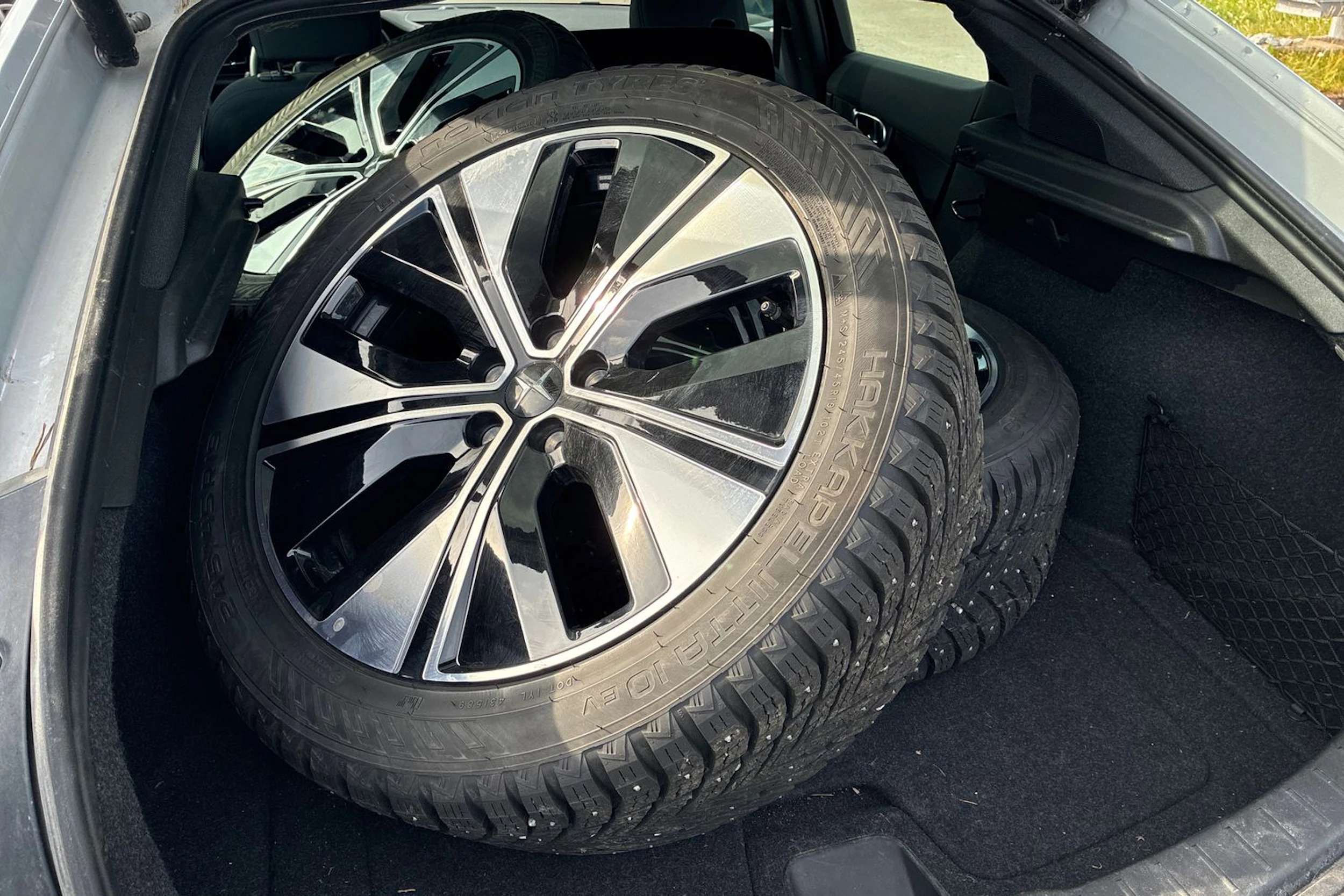 harmaa Polestar 2 2024 kuva 10.