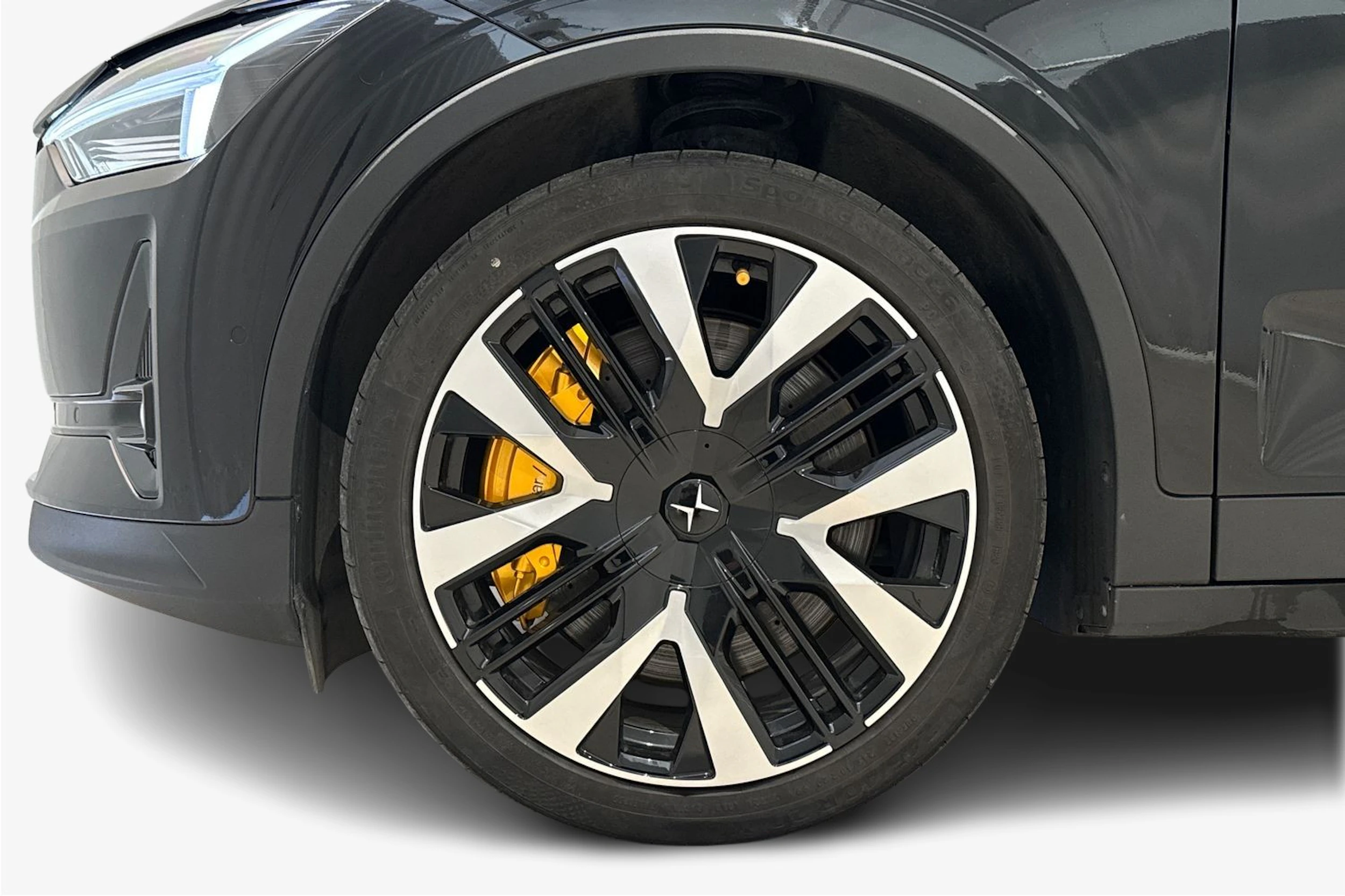 musta Polestar 2 2024 kuva 9.