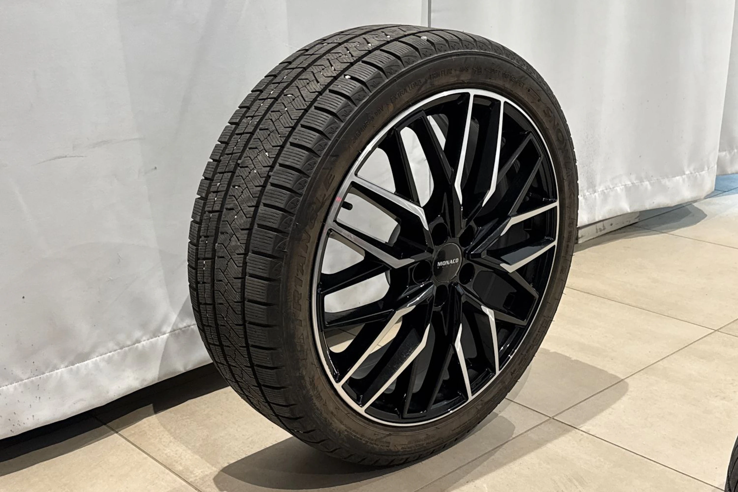 musta Polestar 2 2024 kuva 11.