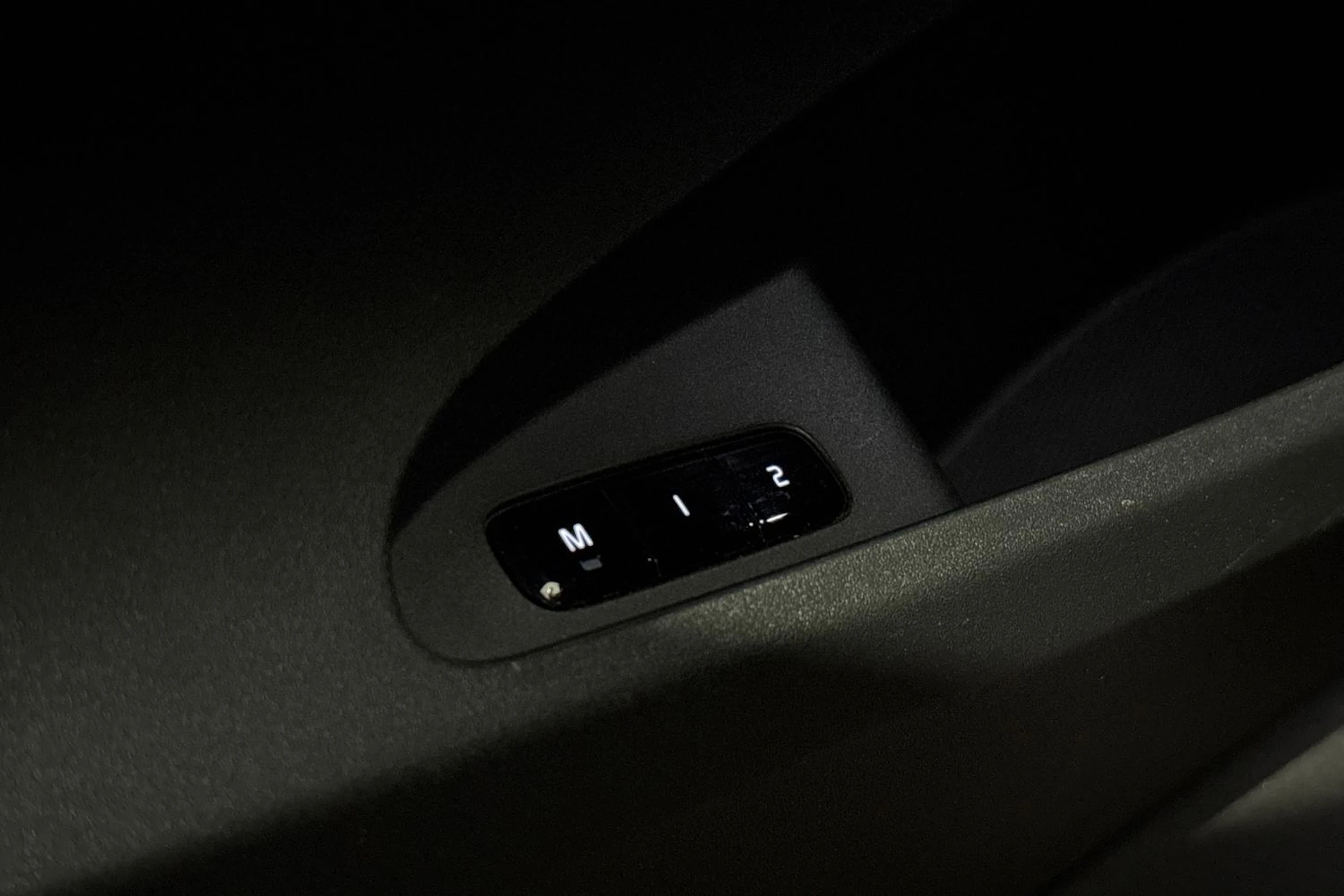 musta Polestar 2 2024 kuva 18.