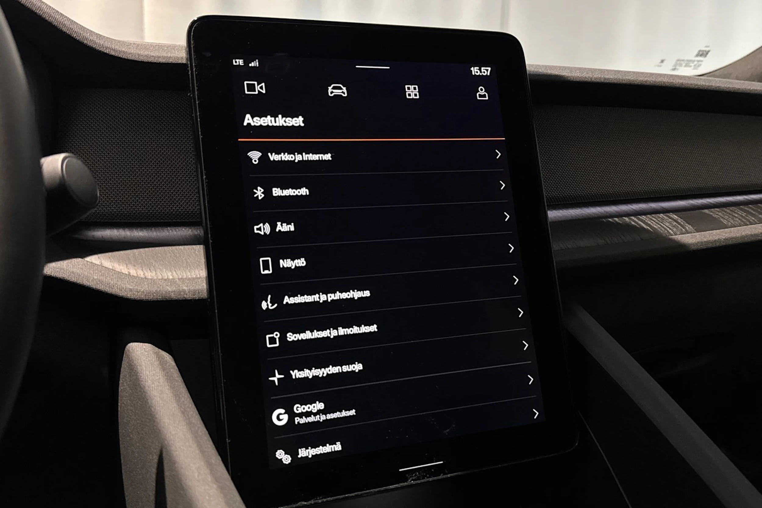 musta Polestar 2 2024 kuva 24.