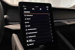 musta Polestar 2 2024 kuva 24.