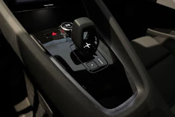 musta Polestar 2 2024 kuva 27.