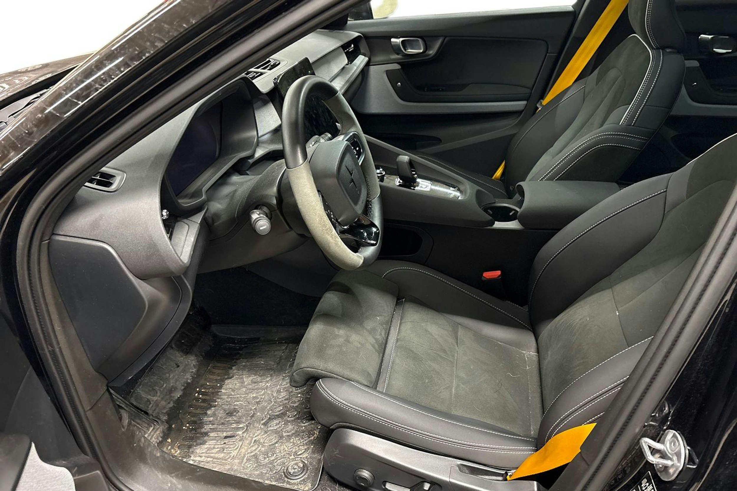 musta Polestar 2 2024 kuva 3.