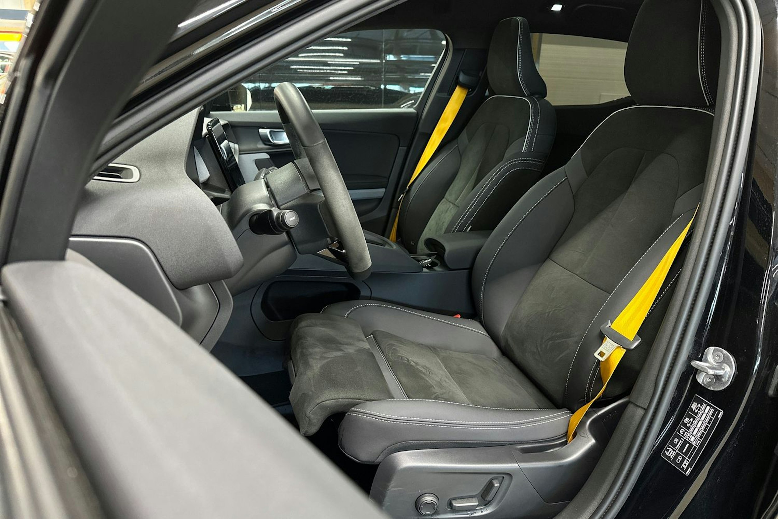 musta Polestar 2 2024 kuva 15.