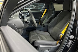 musta Polestar 2 2024 kuva 15.