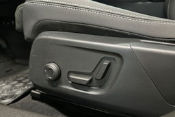 musta Polestar 2 2024 kuva 16.