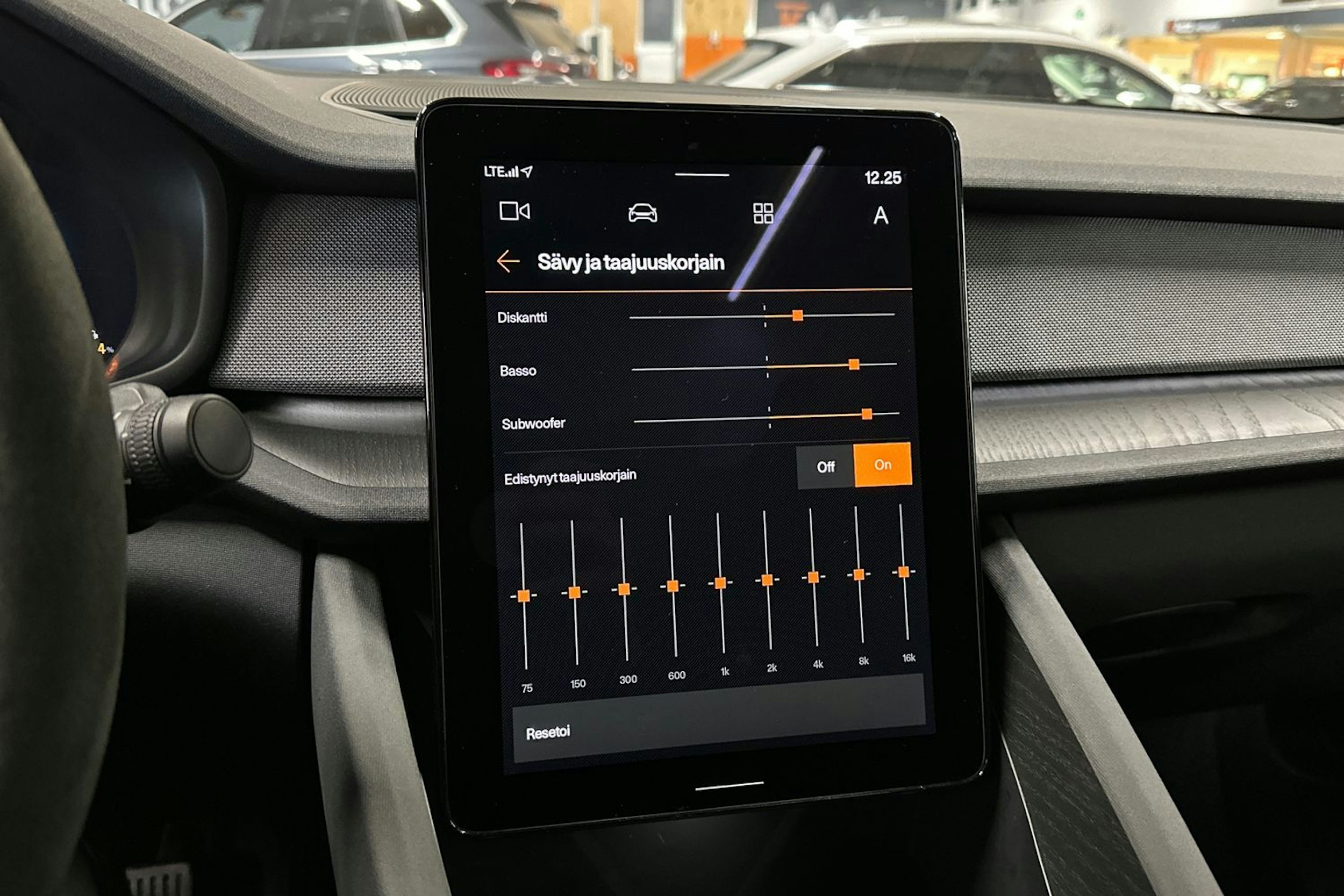 musta Polestar 2 2024 kuva 19.