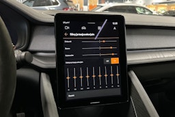 musta Polestar 2 2024 kuva 19.