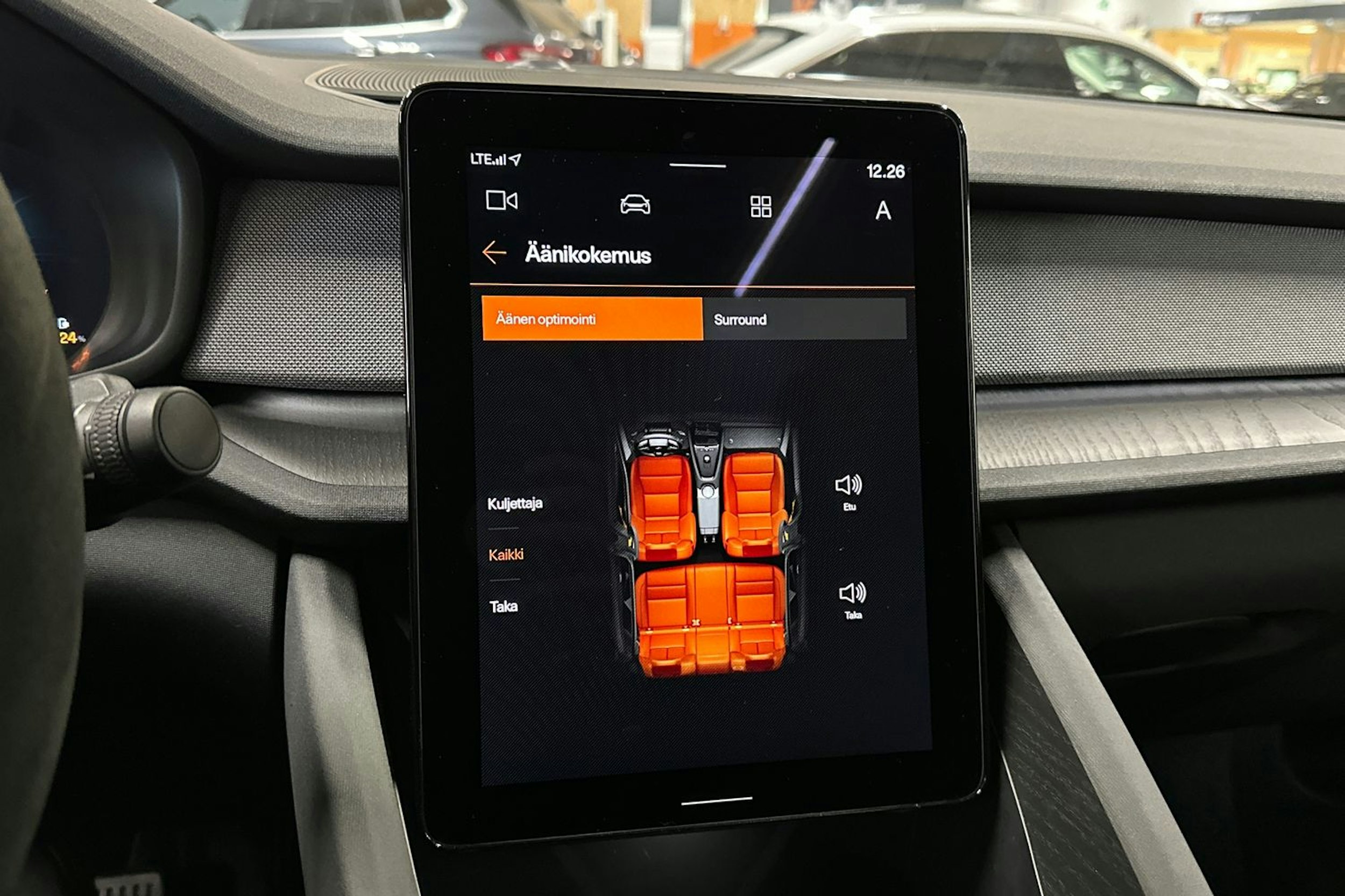 musta Polestar 2 2024 kuva 20.