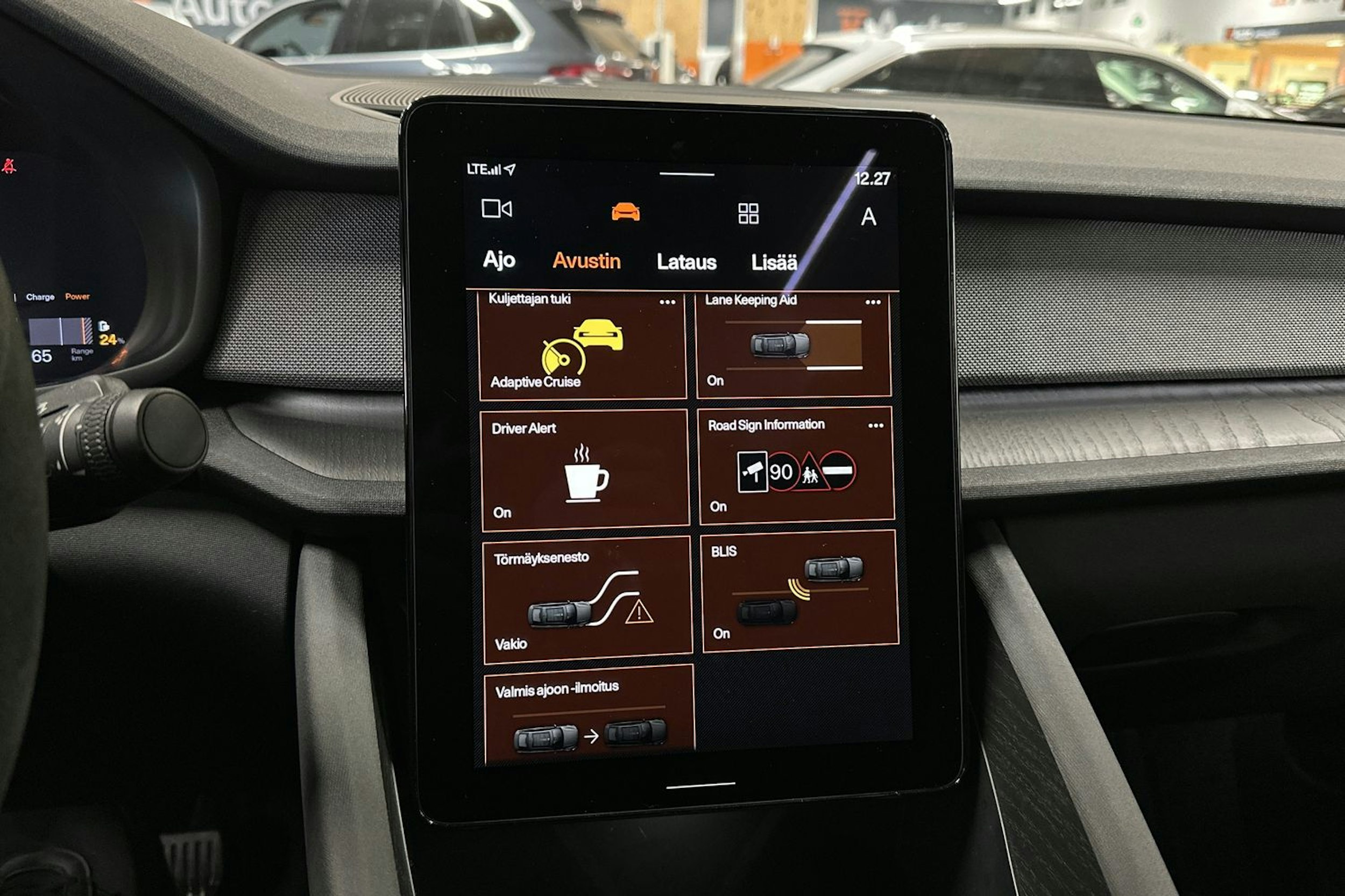 musta Polestar 2 2024 kuva 23.