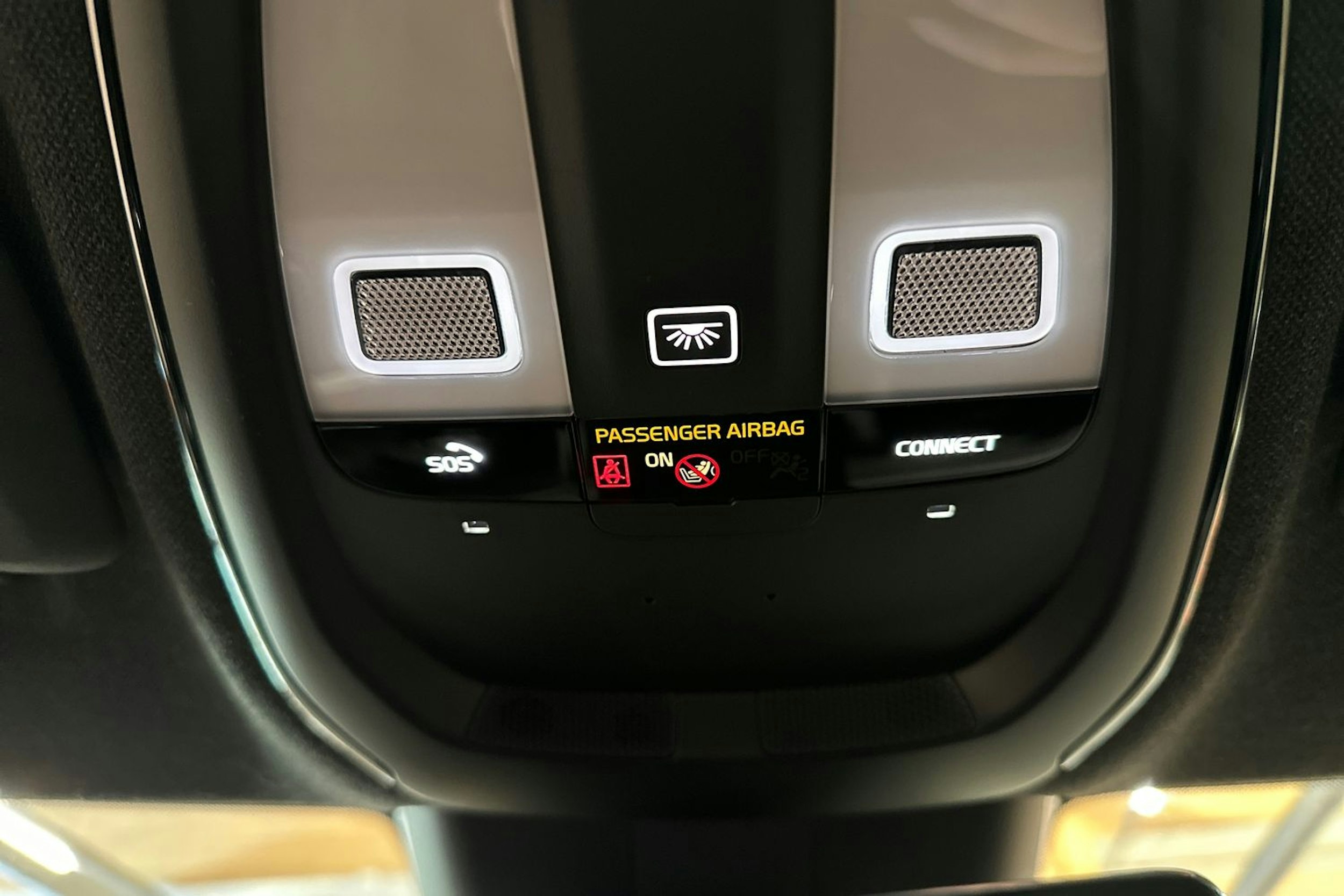 musta Polestar 2 2024 kuva 28.