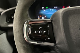 musta Polestar 2 2024 kuva 30.