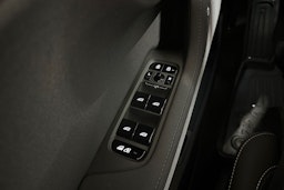 musta Polestar 2 2024 kuva 32.