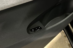 musta Polestar 2 2024 kuva 33.