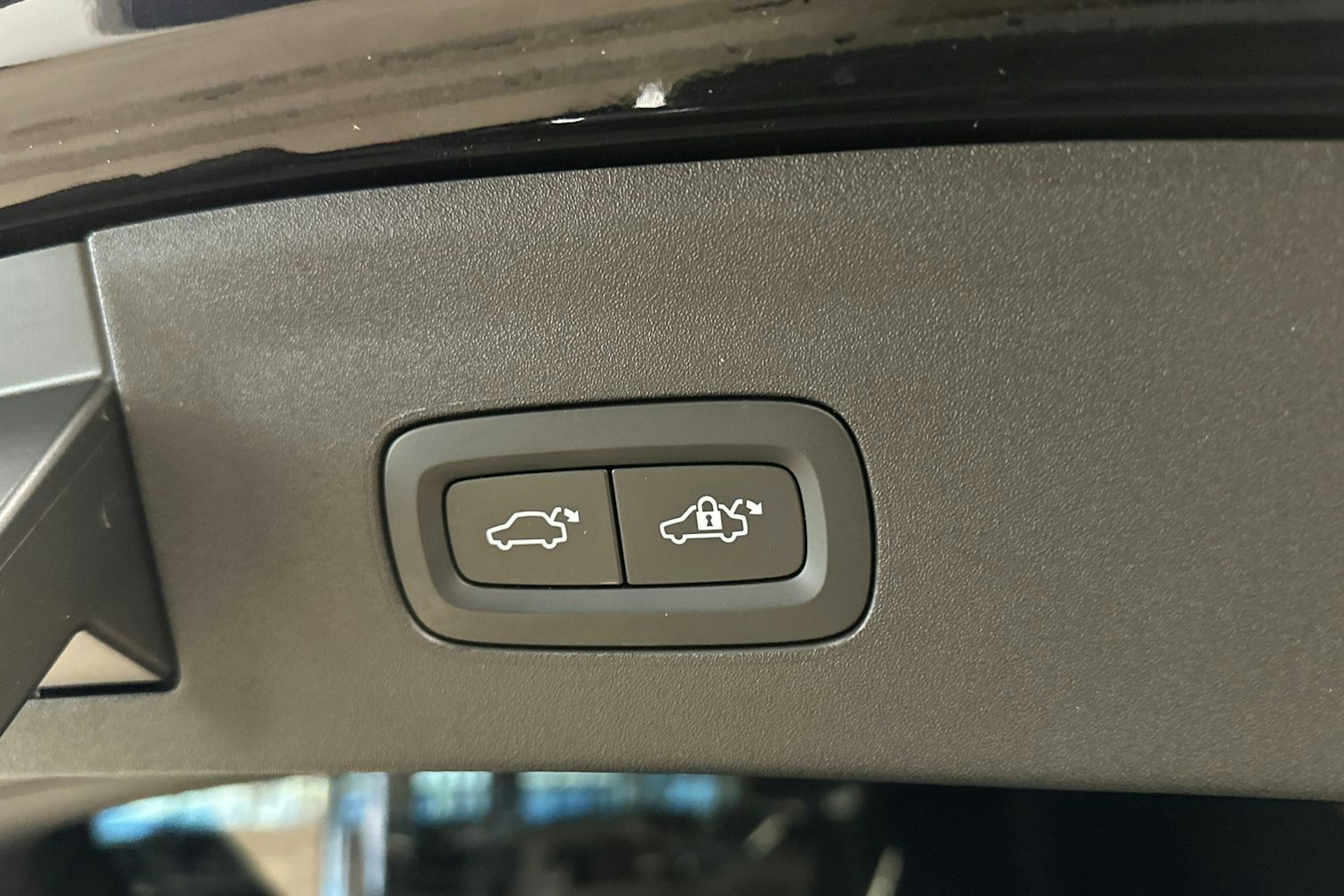 musta Polestar 2 2024 kuva 35.