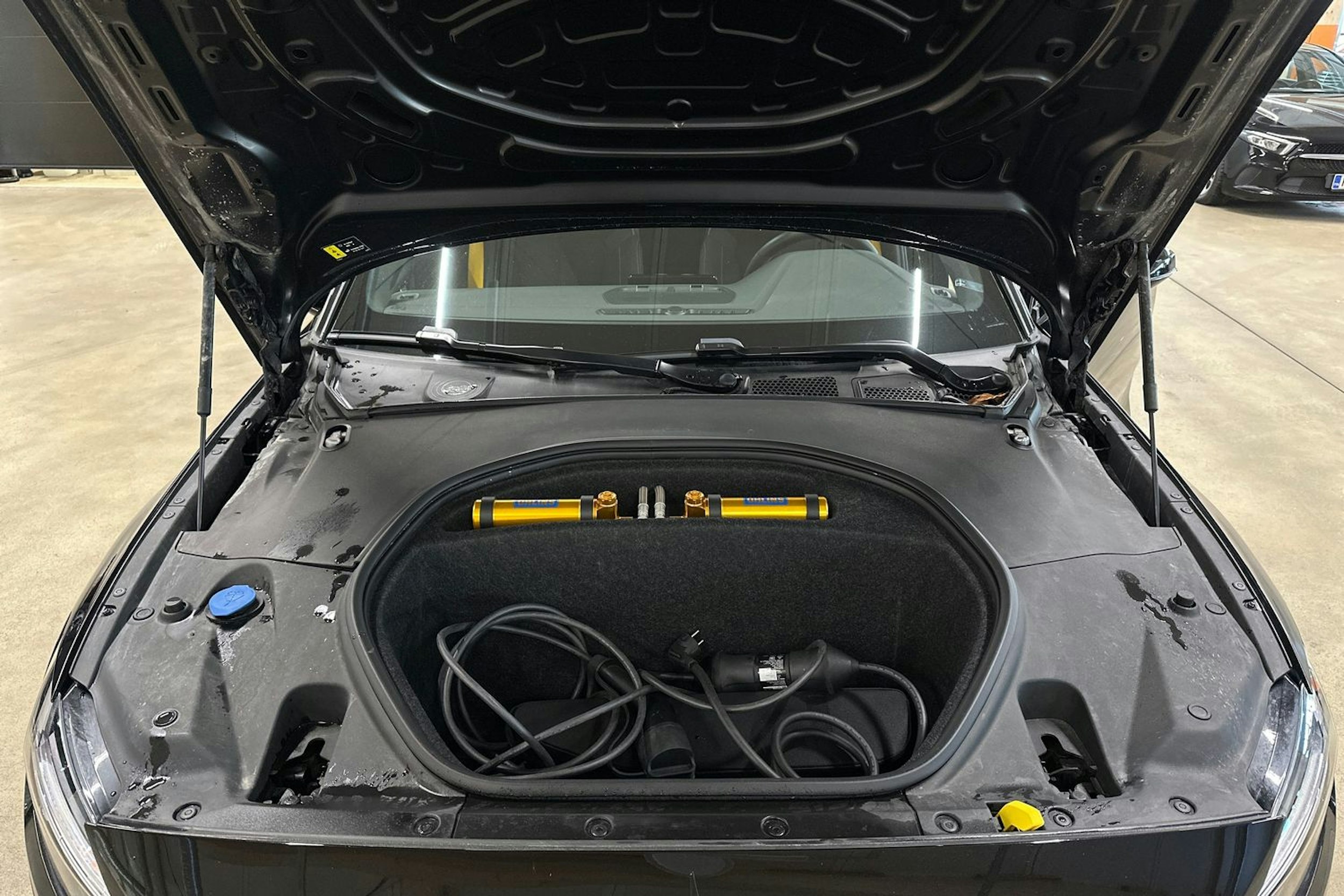 musta Polestar 2 2024 kuva 36.