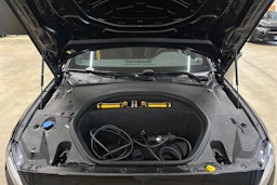 musta Polestar 2 2024 kuva 36.