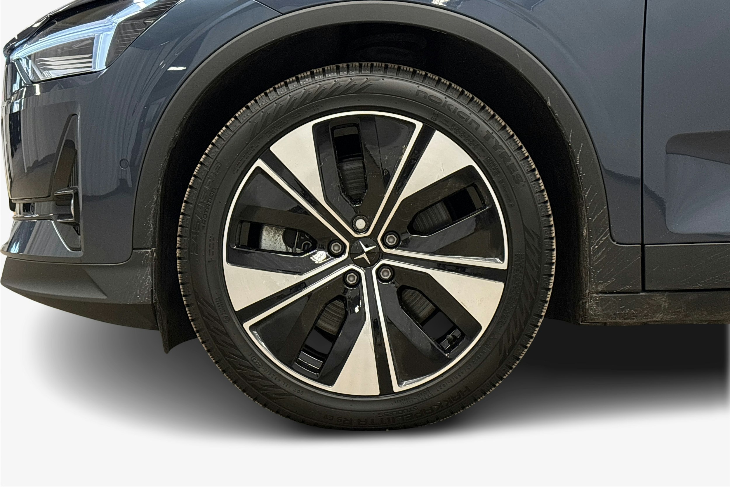 sininen Polestar 2 2024 kuva 11.