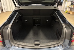 sininen Polestar 2 2024 kuva 14.