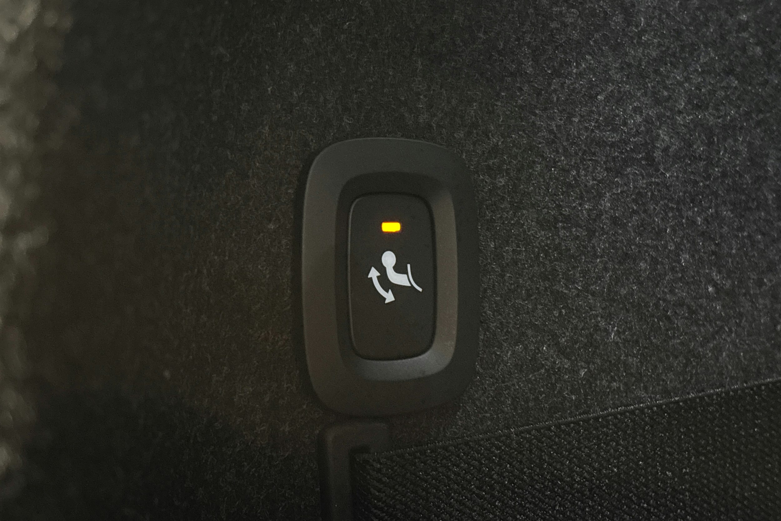 sininen Polestar 2 2024 kuva 16.